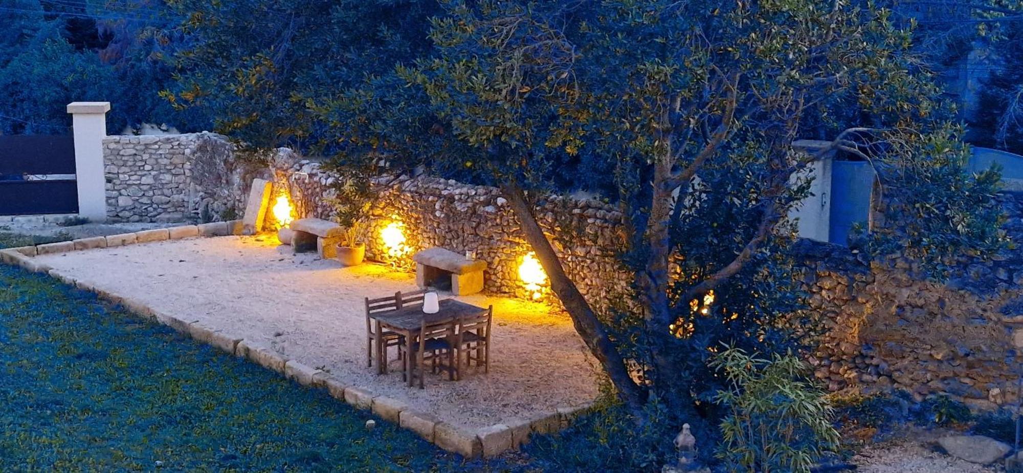 Appartement Dans Un Mas Provencal Renove Saint-Hilaire-d'Ozilhan Exterior photo